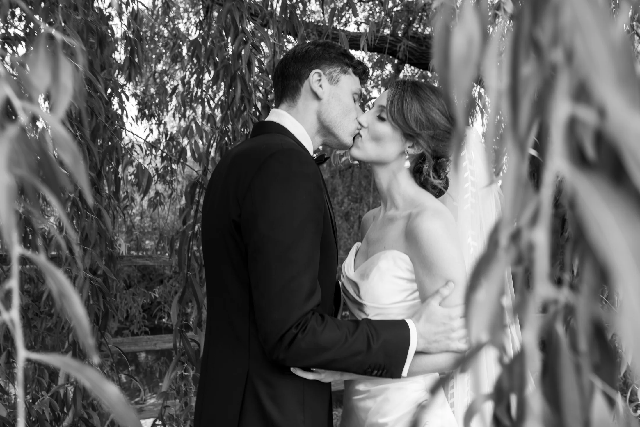 Black-and-white photograph of a couple kissing