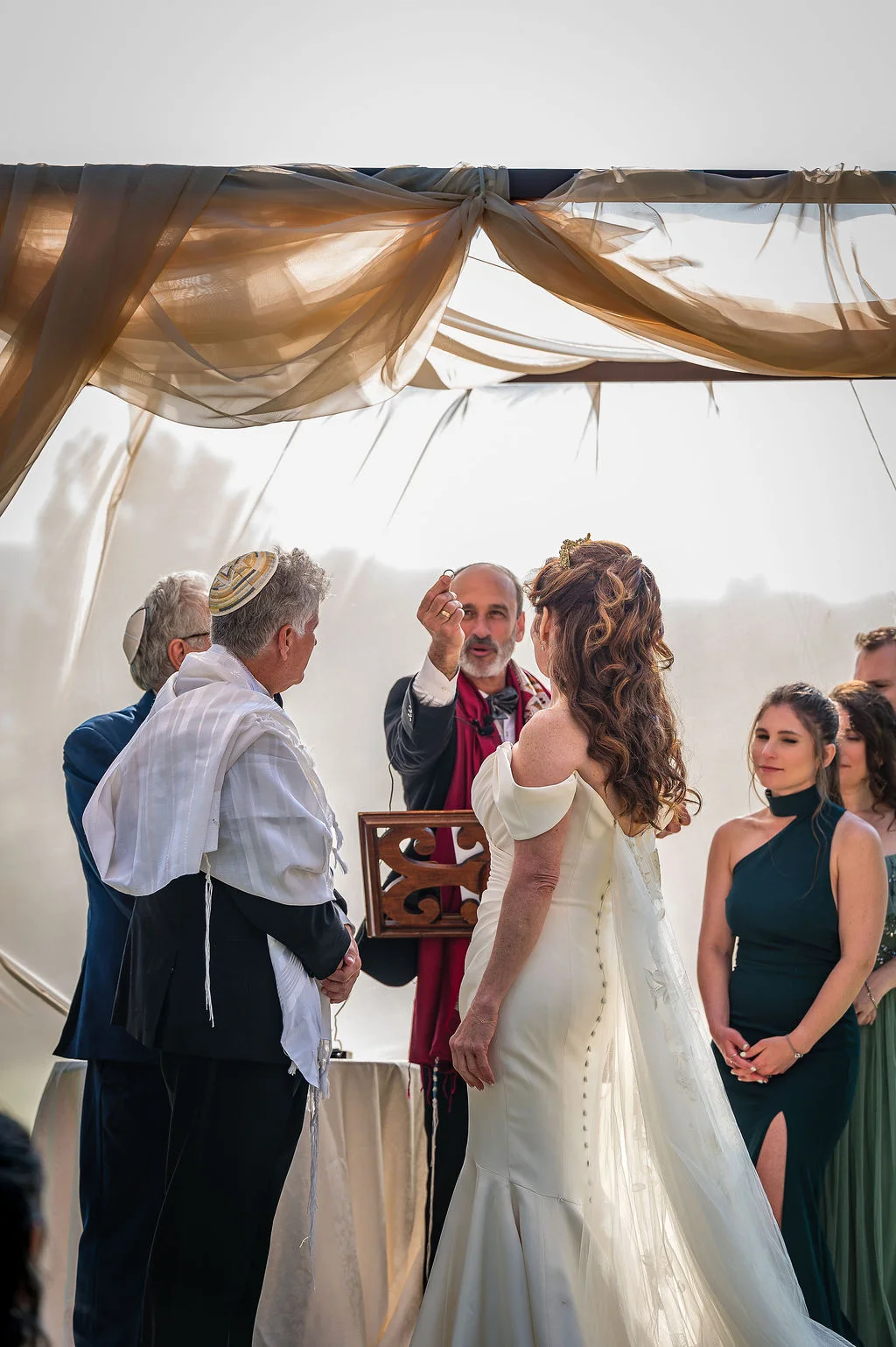 Guests around the bride during the ceremony
