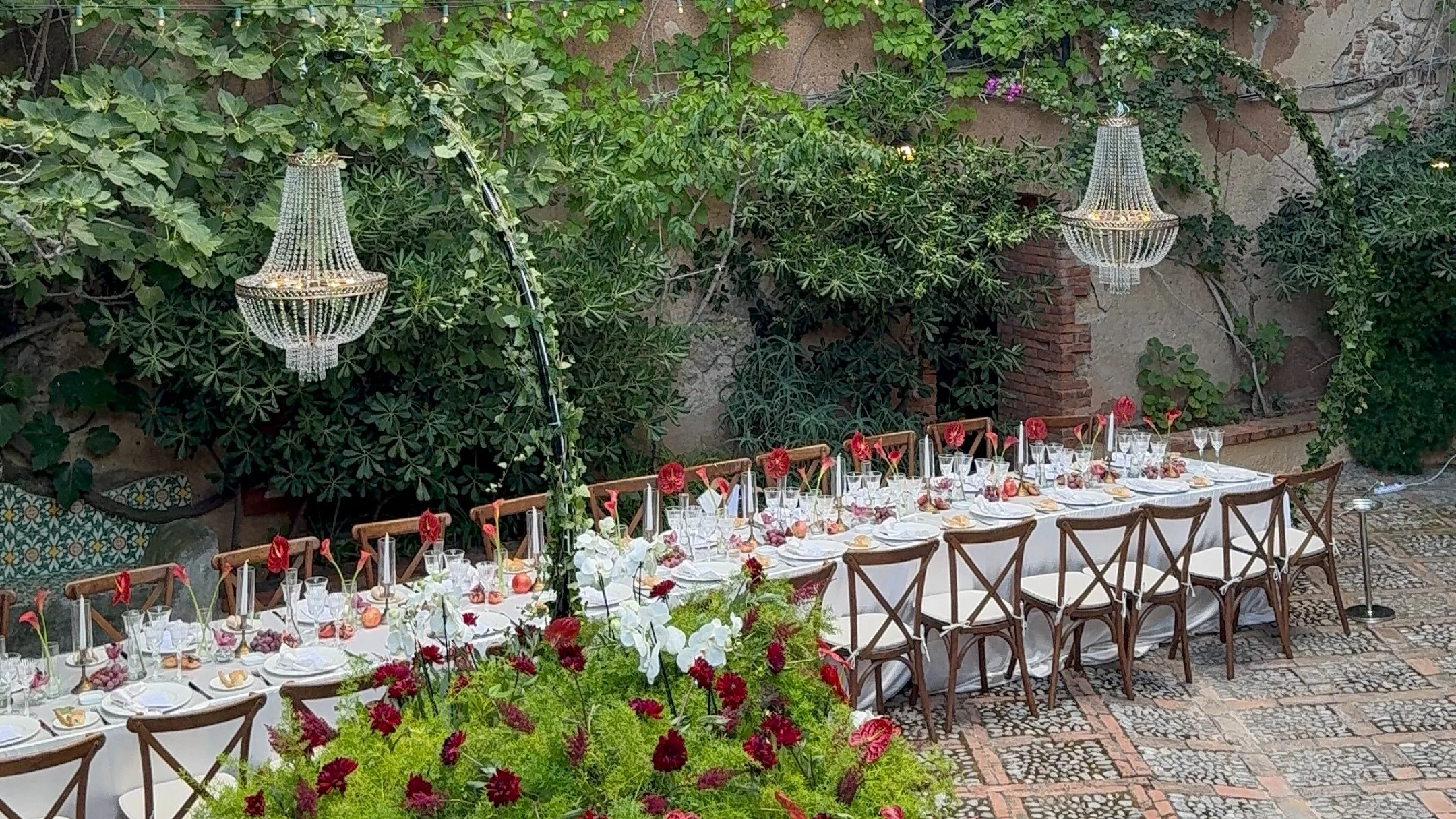 Long wedding table in a green courtyard