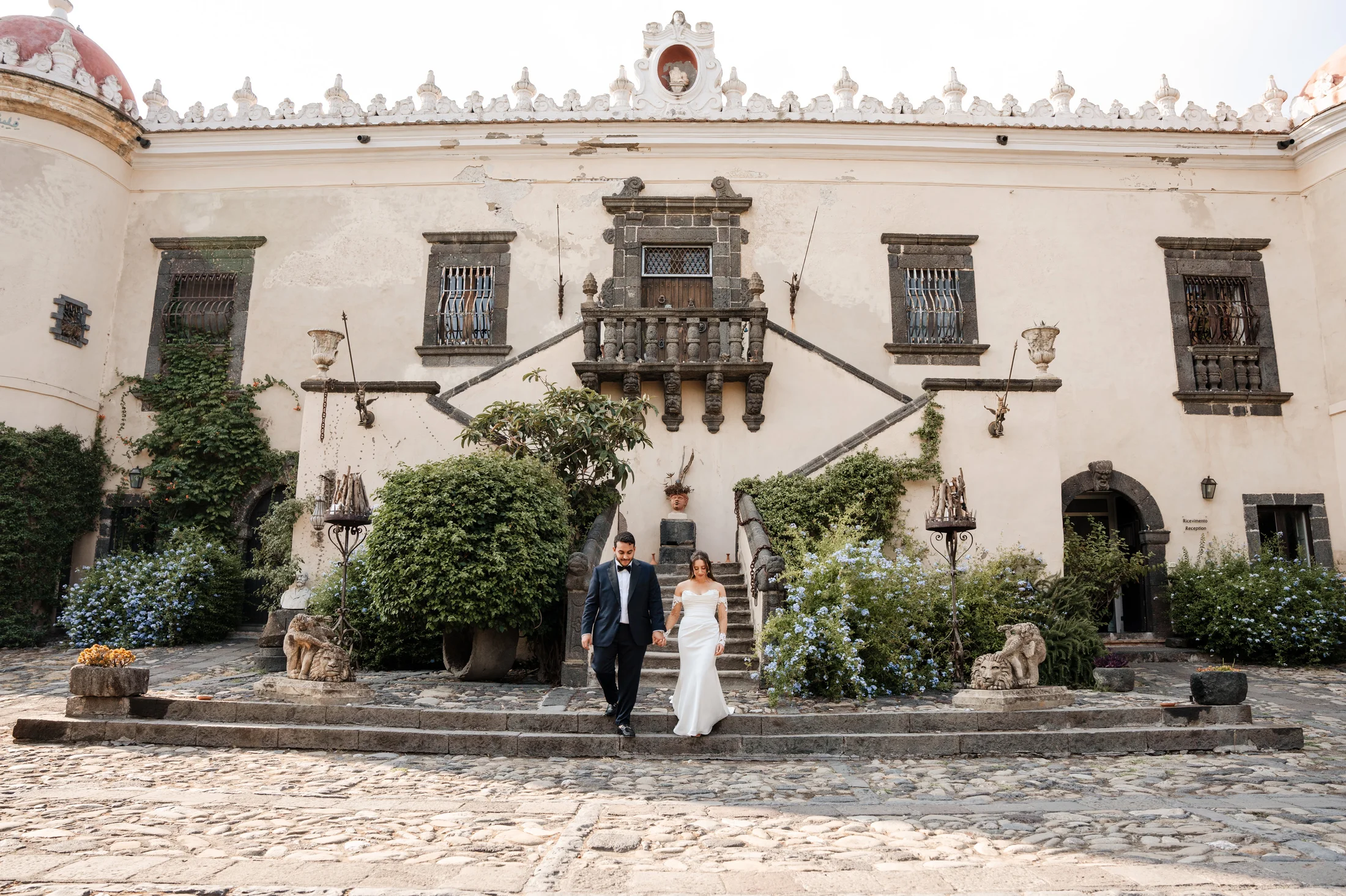 Bride and groom in front of a villa